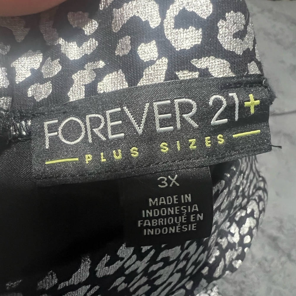 Forever 21 Black and Silver Leopard Print Skirt plus size 3X - Picture 3 of 7